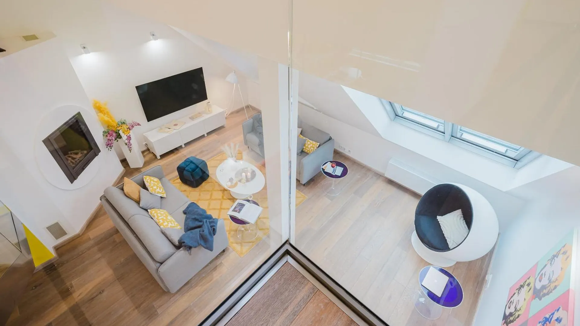 Apartamento Prague Days - 3Bdr Attic Loft-Style Apt - Fireplace - City Center