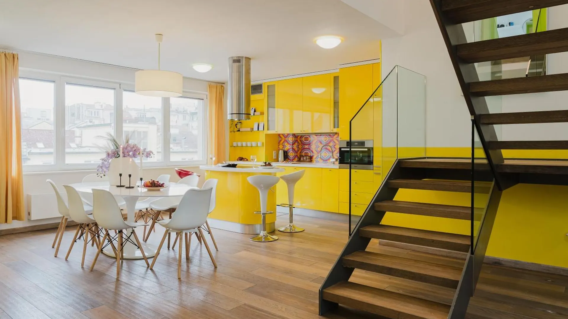 Prague Days - 3Bdr Attic Loft-Style Apt - Fireplace - City Center 0*,  República Checa