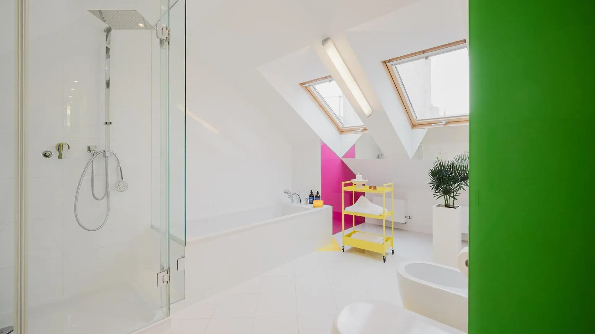 Apartamento Prague Days - 3Bdr Attic Loft-Style Apt - Fireplace - City Center República Checa
