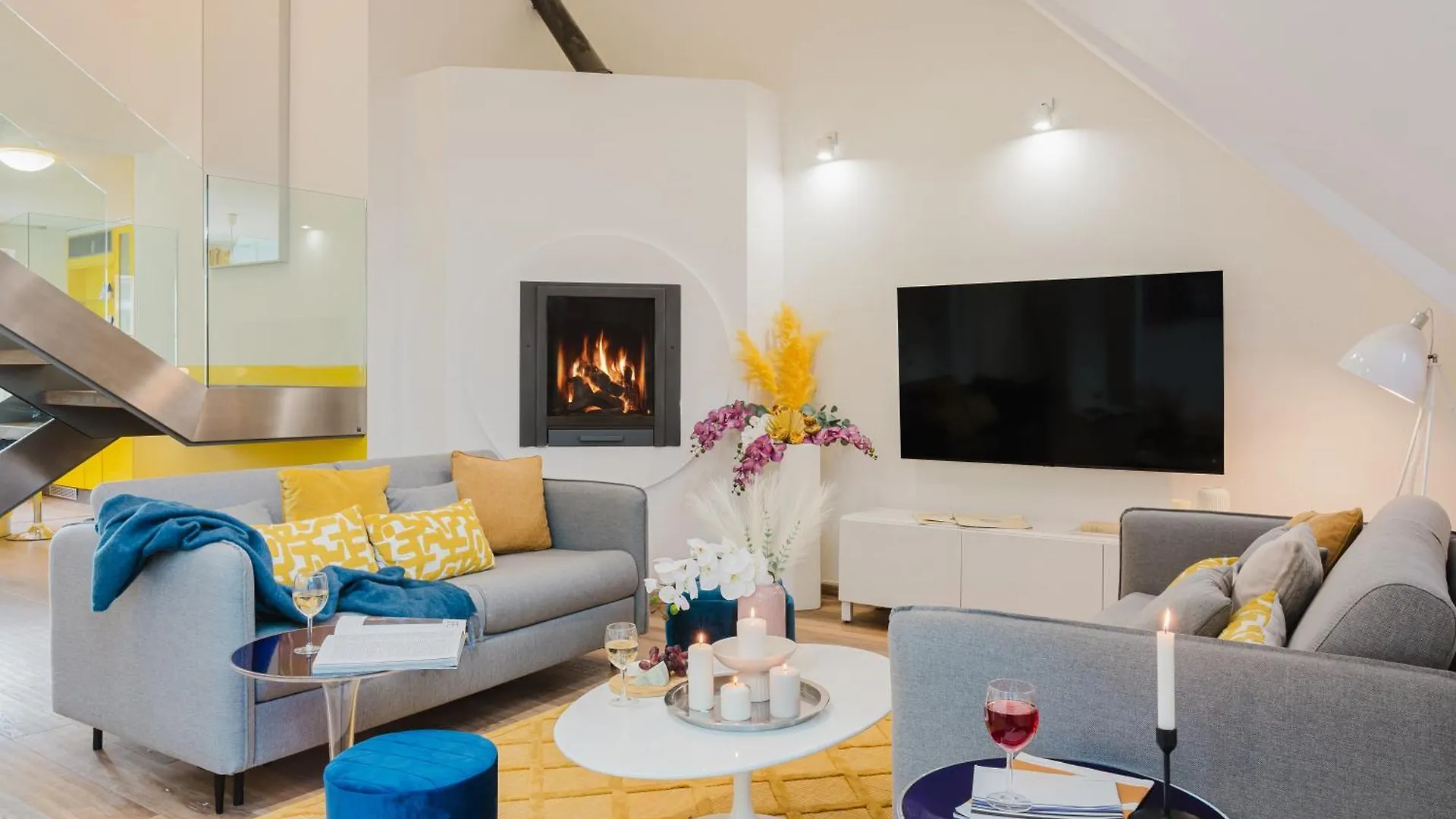 Lejlighed Prague Days - 3Bdr Attic Loft-Style Apt - Fireplace - City Center Tjekkiet